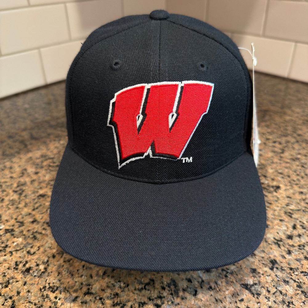 Vtg Wisconsin Badgers Sports Specialties Fitted Baseball Cap Size 7 Black Red